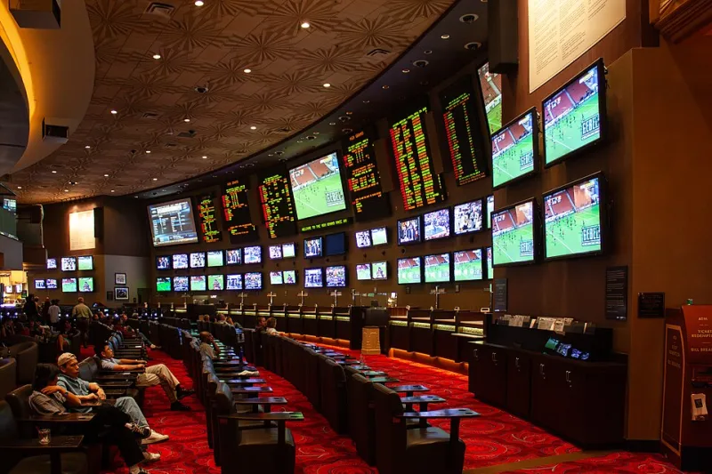 Fourth Quarter Money: How Sharp Bettors Turn Late-Game Chaos Into Consistent Profits
